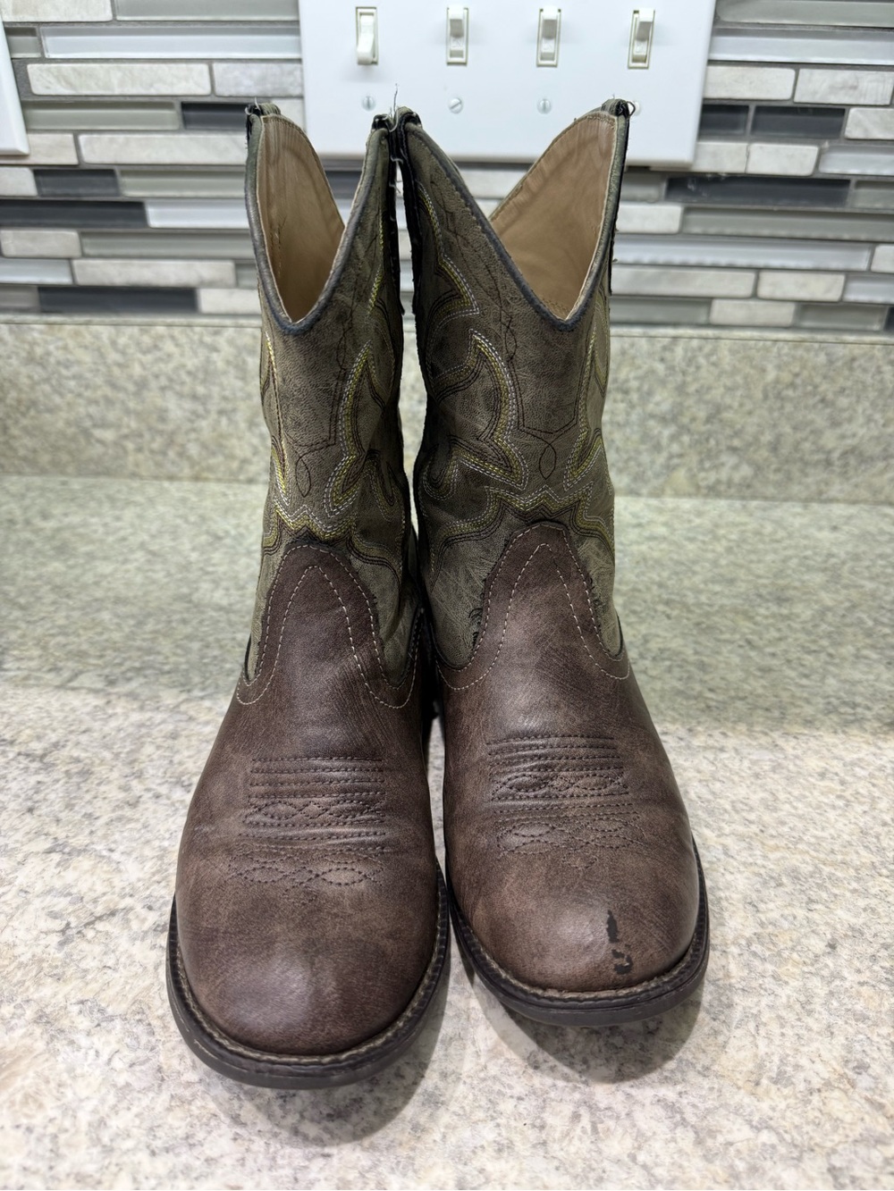 Kids size 3 Brown Roper Leather Western Boots - Classic Pull-On Style
